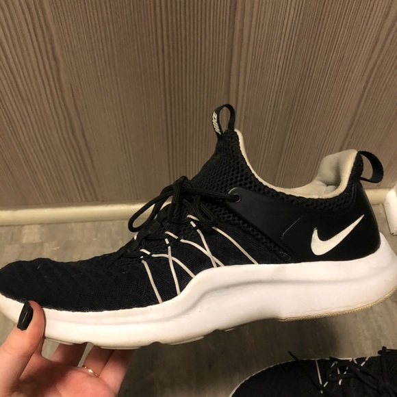 NIKE athletic shoes - Picture 5 of 10